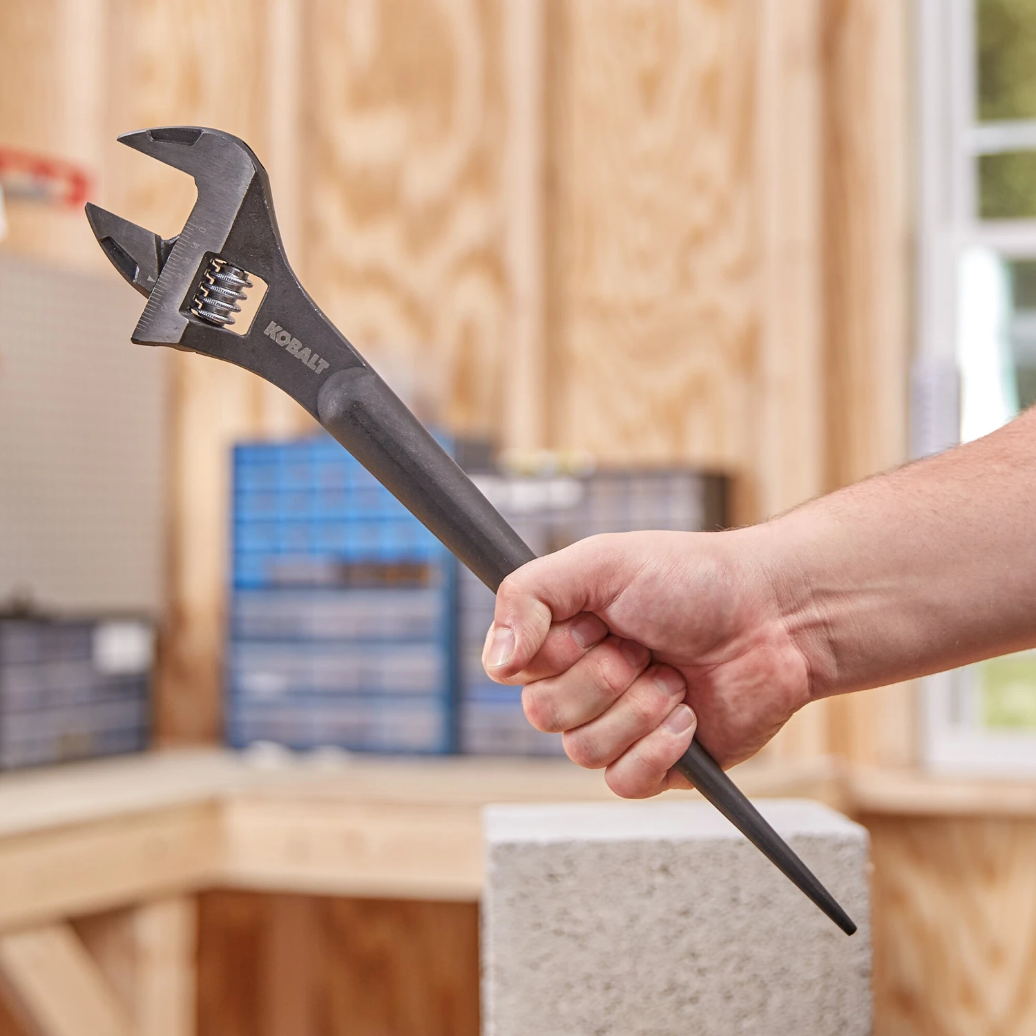 Kobalt 15.5-in Adjustable Wrench 4 Kobalt 15.5-in Adjustable Wrench - Image 4