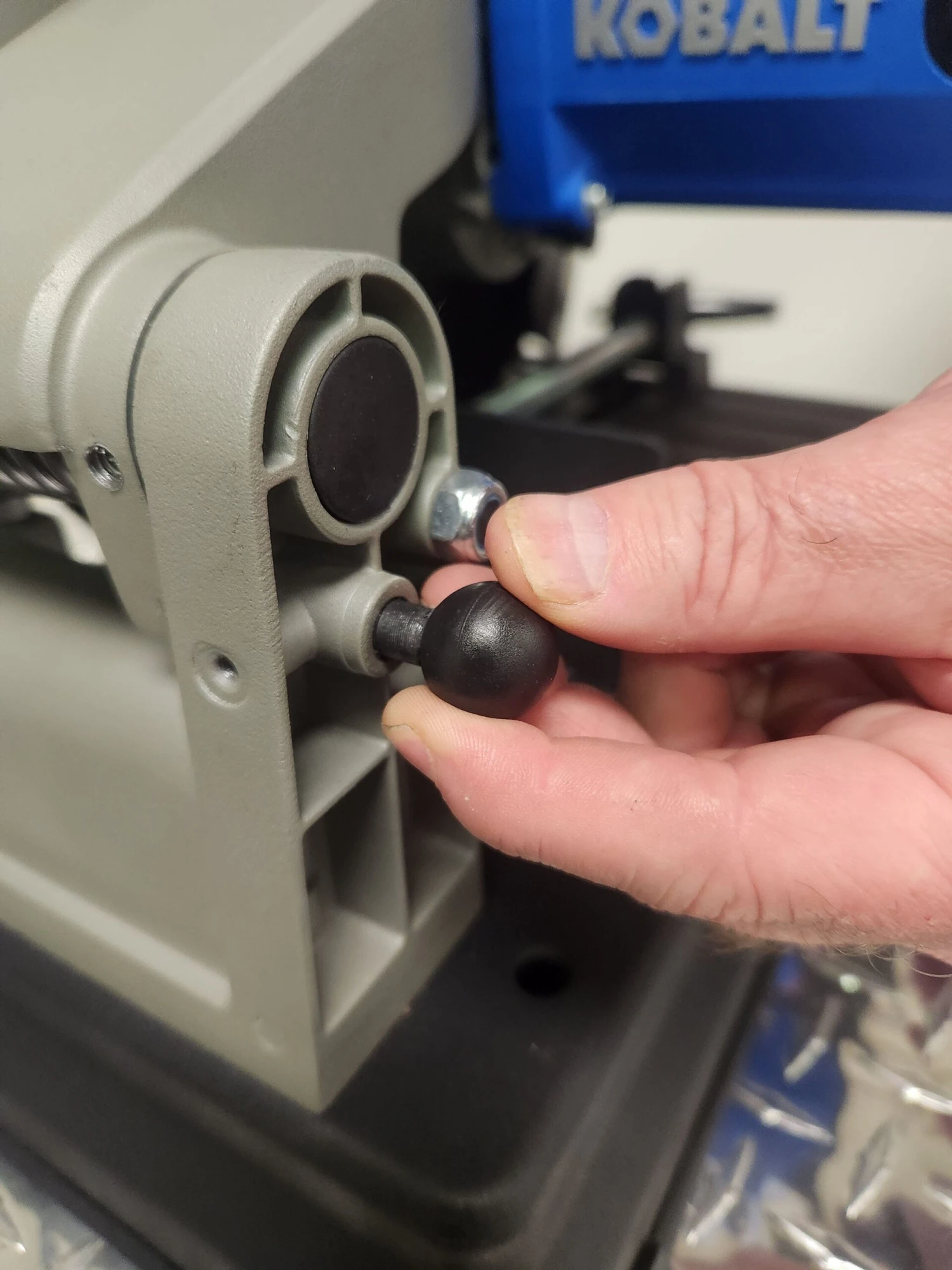 Kobalt 15-Amp 14-in Steel Base Chop Saw 7 Kobalt 15-Amp 14-in Steel Base Chop Saw - Image 7