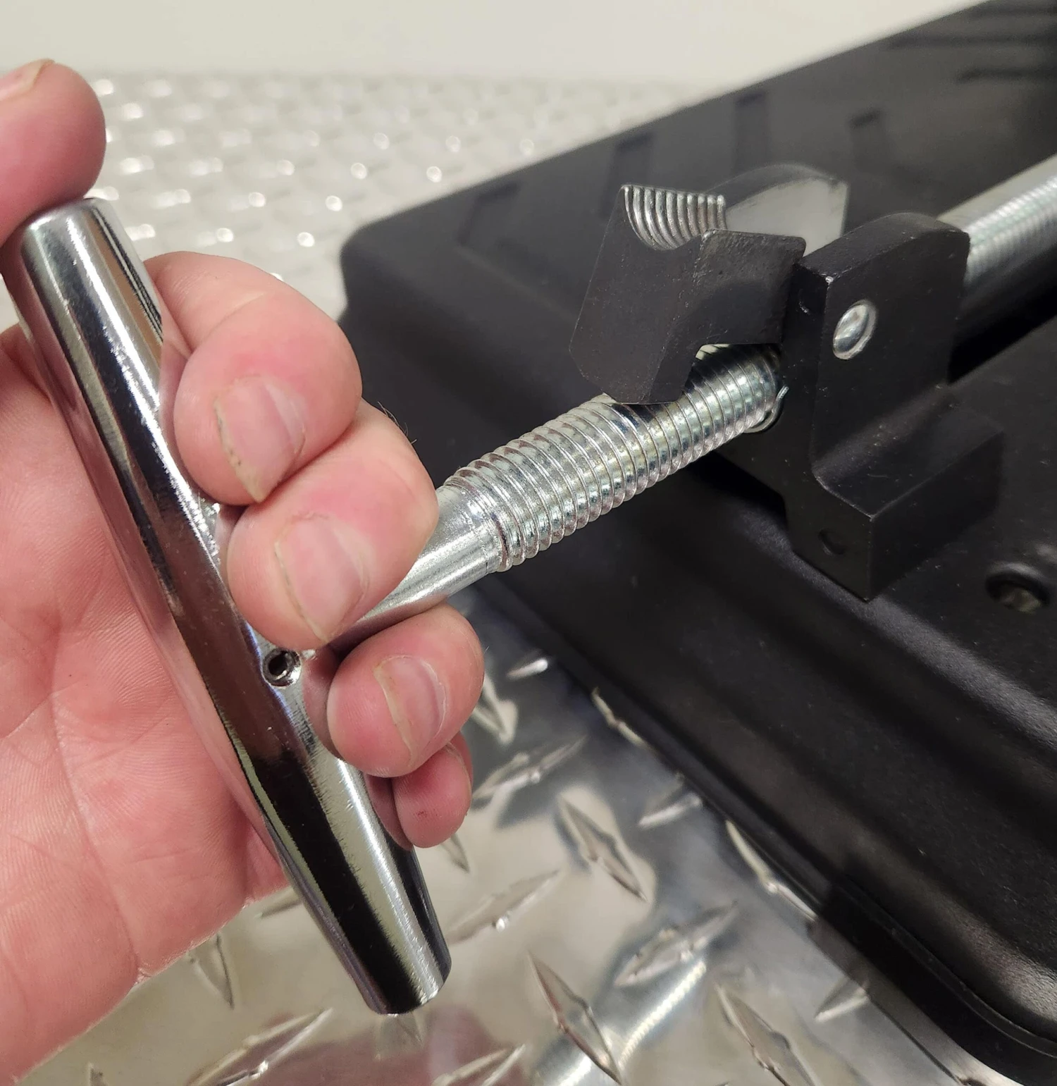 Kobalt 15-Amp 14-in Steel Base Chop Saw 9 Kobalt 15-Amp 14-in Steel Base Chop Saw - Image 9