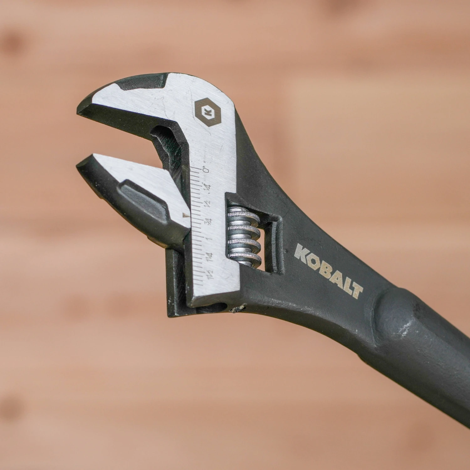 Kobalt 15.5-in Adjustable Wrench 8 Kobalt 15.5-in Adjustable Wrench - Image 8